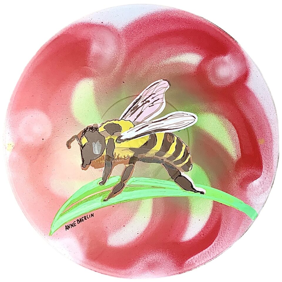 Rotes Vinyl mit Biene