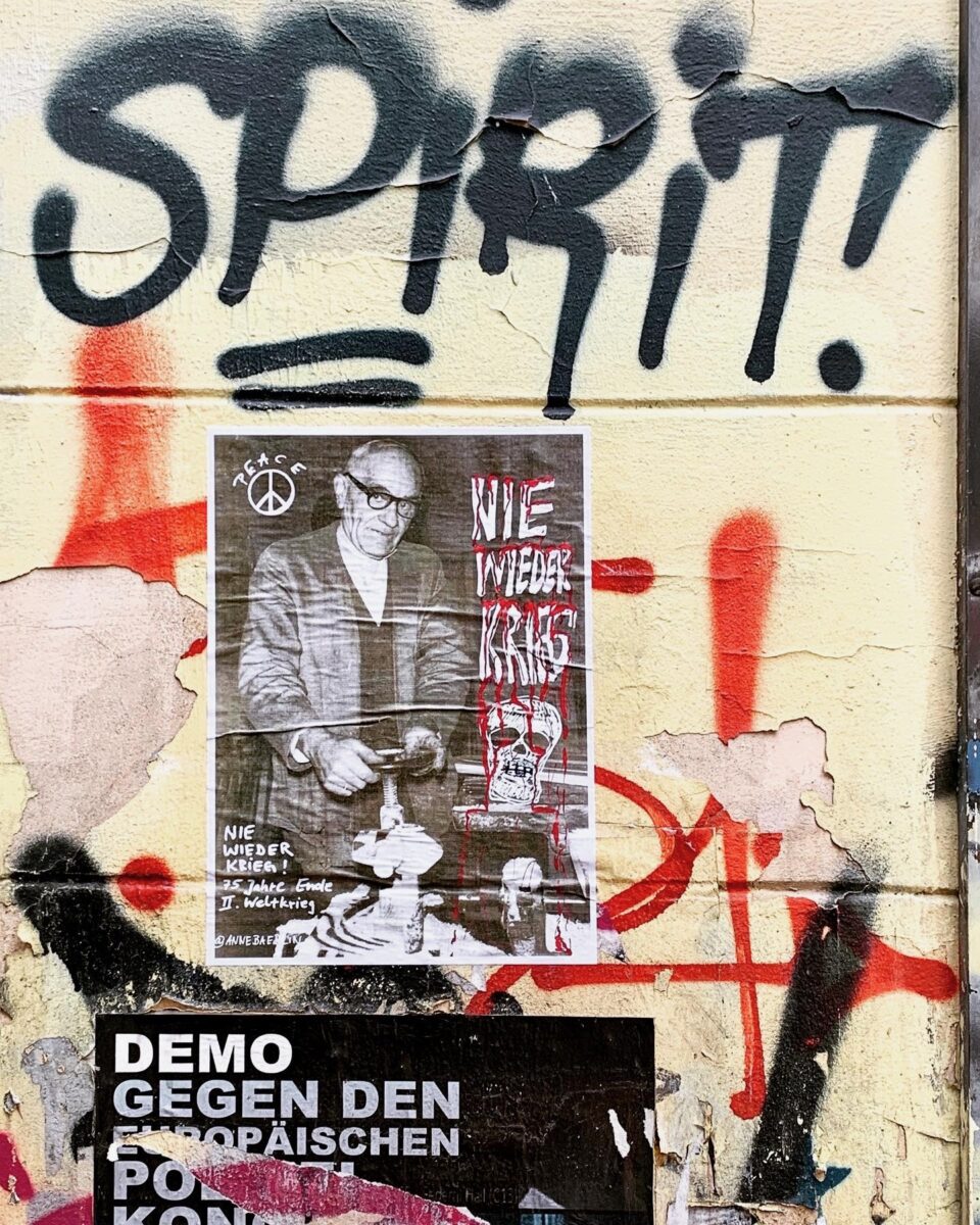 Nie wieder Krieg Poster mit Opa Franz